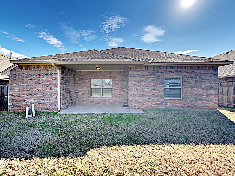 Building Photo - 15925 Big Cypress Dr