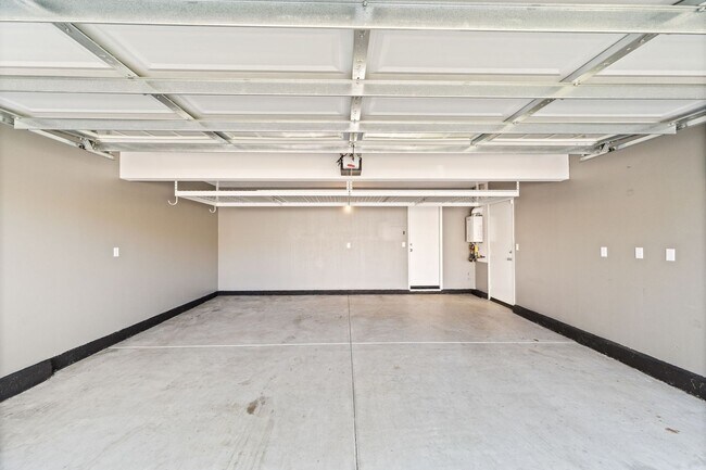 Building Photo - 6997 Alderwood Dr