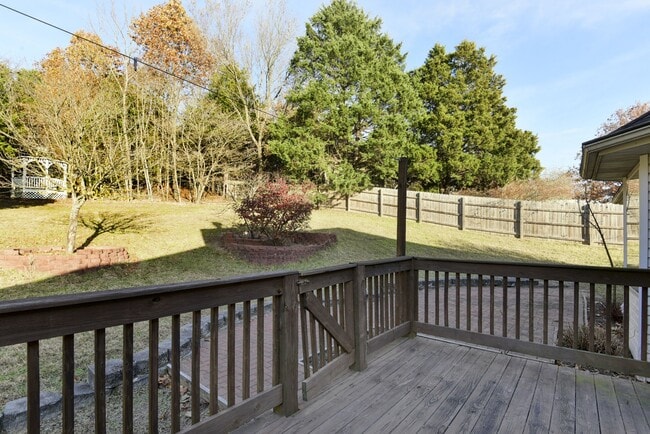 Building Photo - 325 Tall Oaks Dr