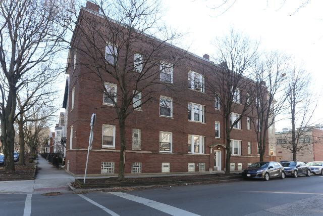 Primary Photo - 3221 N Leavitt St