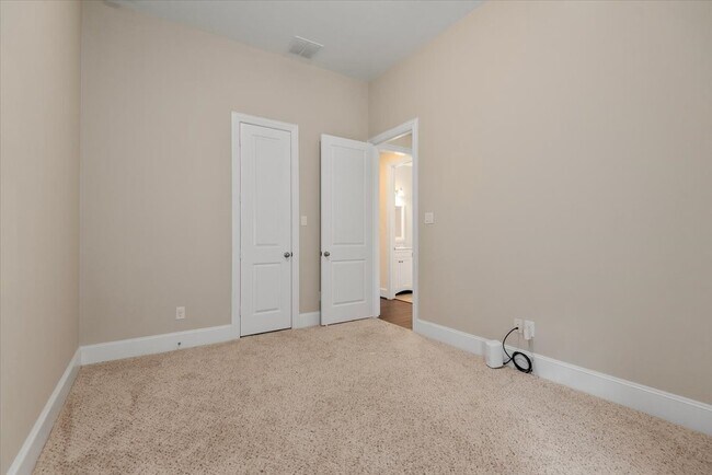 Building Photo - 11231 Dunstan Hill Dr