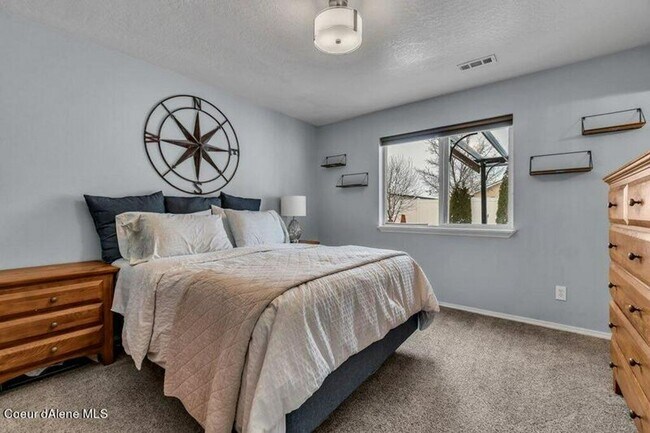 Building Photo - 3-Bedroom Home in The Landings – Fully Fenced Yard & 2-Car Garage