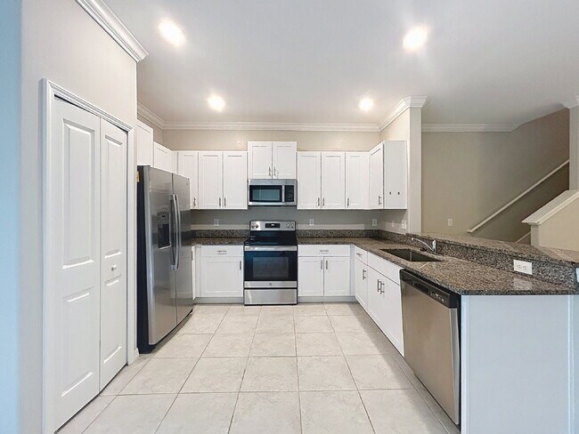 Building Photo - 23213 Willow Glen Way