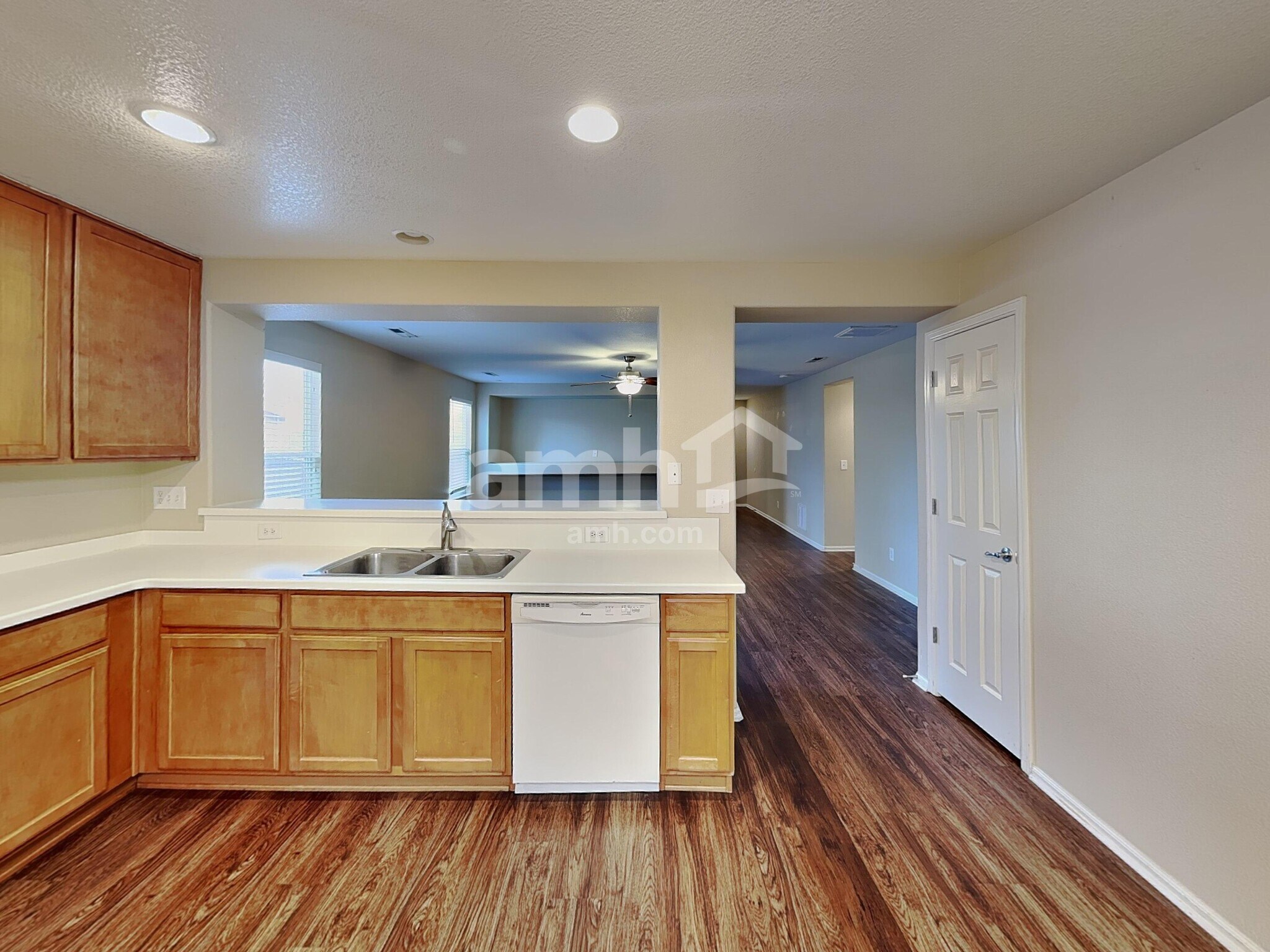 Building Photo - 810 Sunrise Dr
