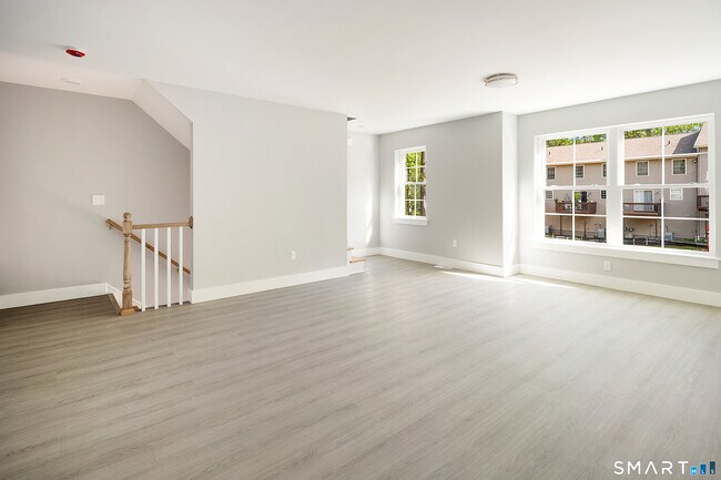 Building Photo - 91 Taft Pointe