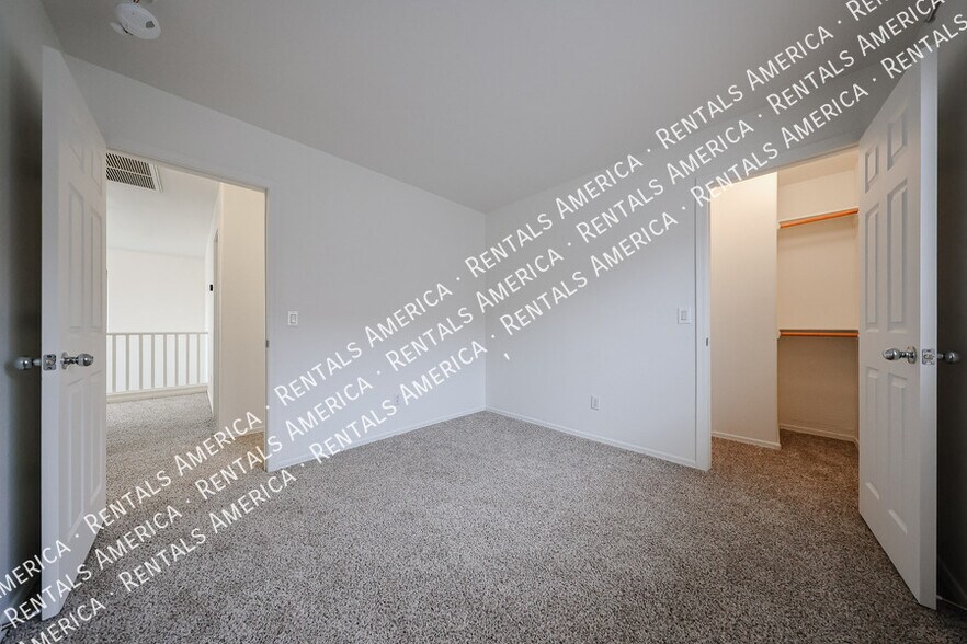 Building Photo - 1295 E Leaf Rd