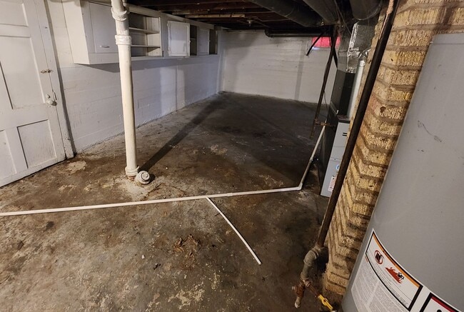 Building Photo - Spacious 3-Bedroom, 1-Bathroom Home AVAILABLE NOW!!