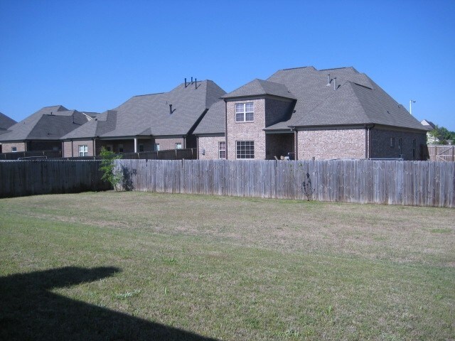 Building Photo - 1383 River Ridge Dr