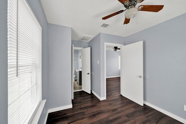 Building Photo - 1009 Witter St