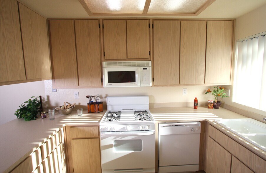 Building Photo - 1600 Valdora St