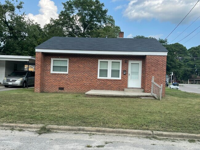 Primary Photo - 909 Belmont Ave SW
