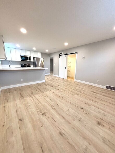 Brand new vinyl plank flooring - 2026 Lombard Ave