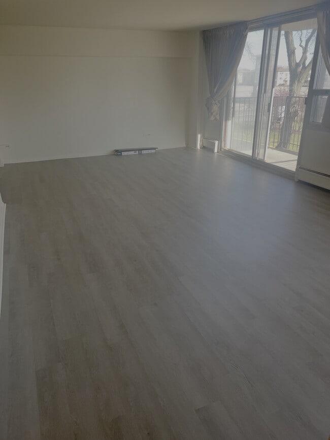 Building Photo - 9009 W Golf Rd