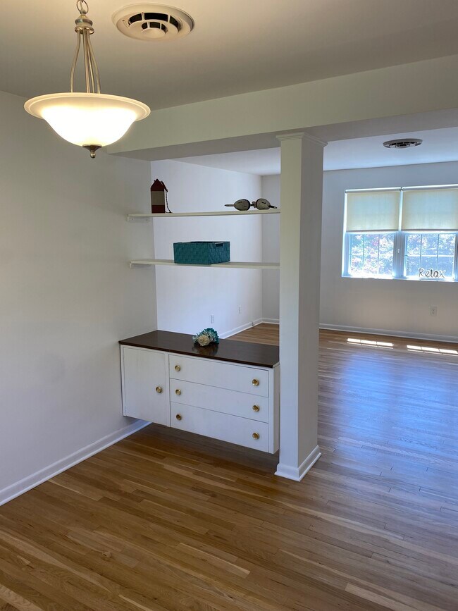 316 F Dining room looking into LR - 310 E Melrose Ave