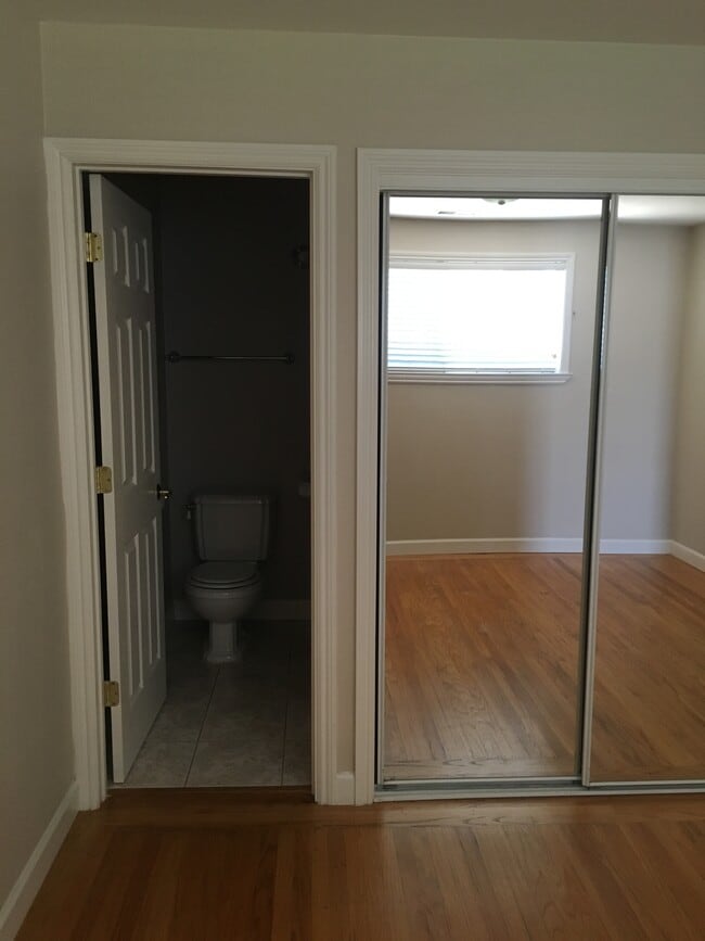 Building Photo - 2376 Forbes Ave