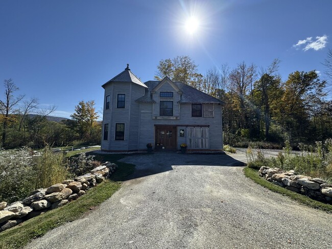 Building Photo - 57 Taconic Rd
