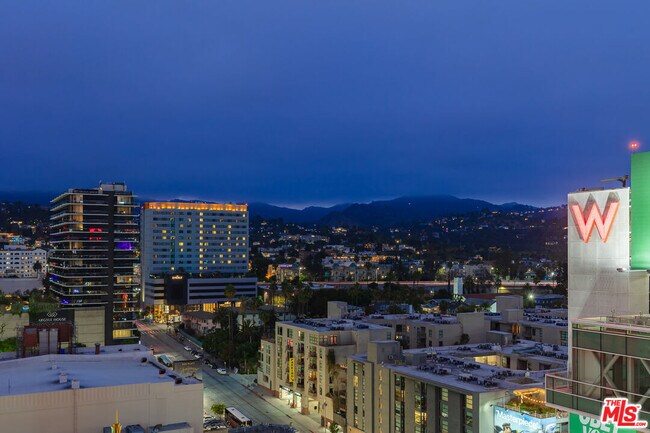 Building Photo - 6250 Hollywood Blvd
