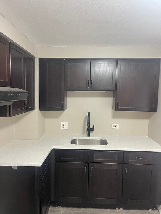 Building Photo - 10805 S Lloyd Dr