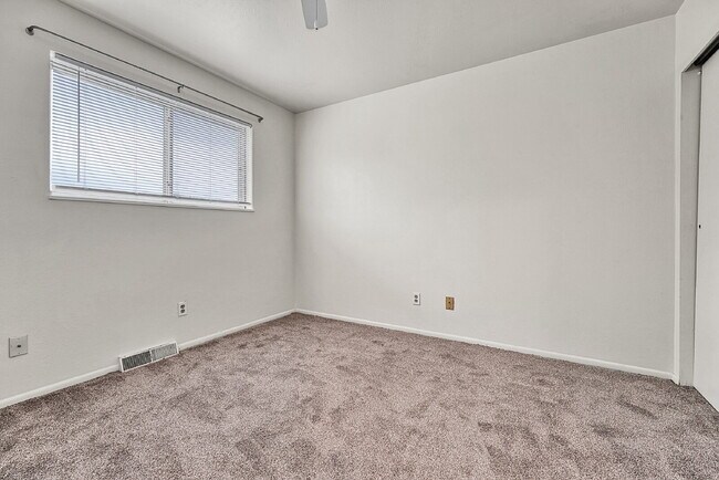 Building Photo - $2,495 - 3 Bed, 2 Bath Home in Aurora with...