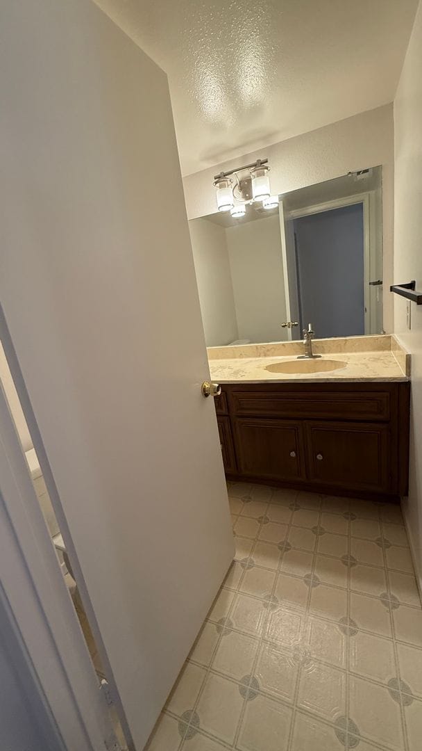 Building Photo - Spacious Townhouse For Rent at Montezuma T...