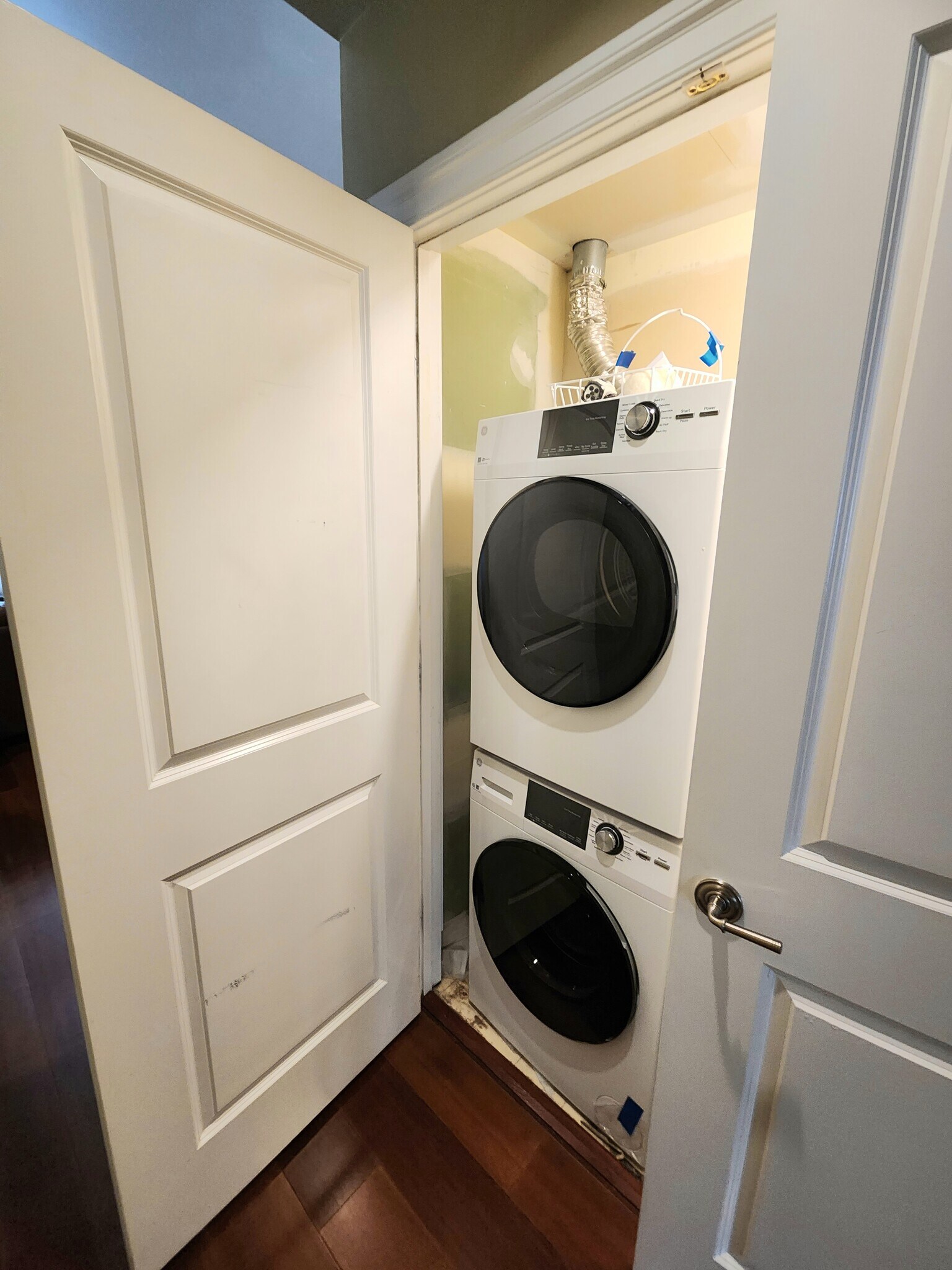 Building Photo - 8 Andrew Pl