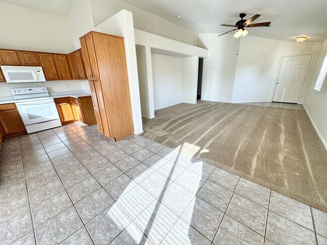 Building Photo - 3 Bedroom 2 Bath Single Level Home In Peor...