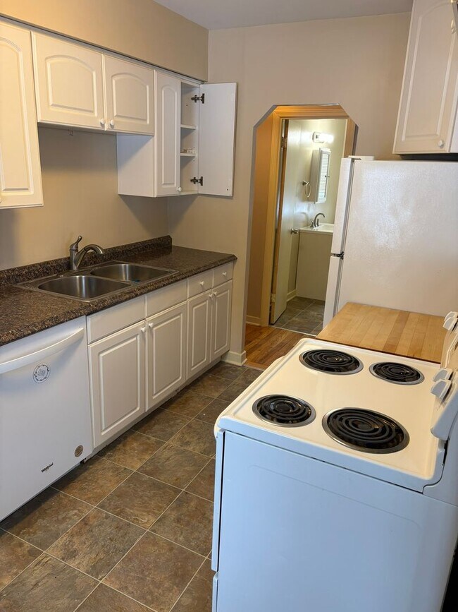 Building Photo - Minnetonka Home for Rent