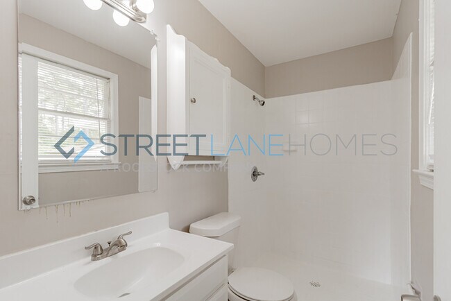 Building Photo - REDUCED!