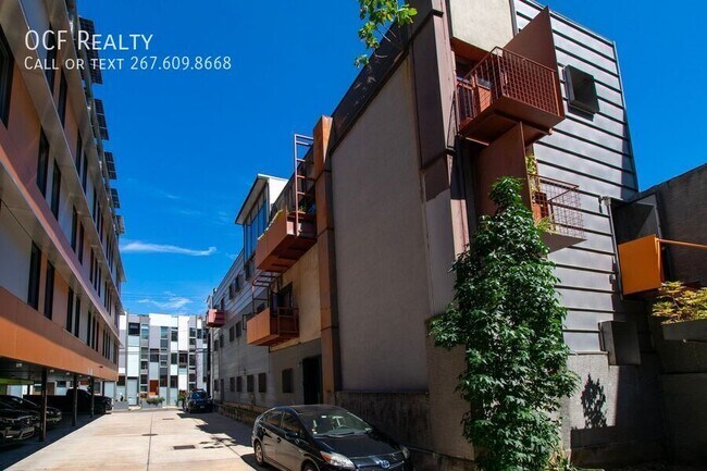 Building Photo - 152-58 W Laurel Street-208