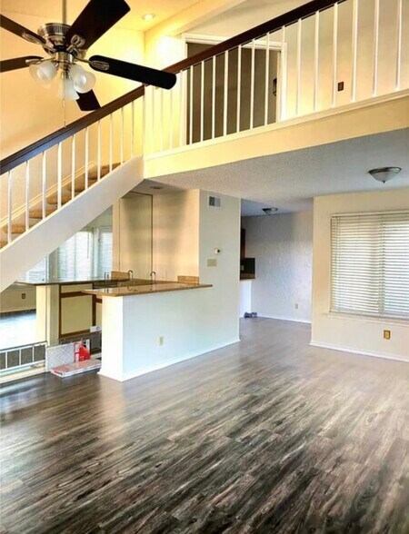 Building Photo - 565 Ranch Trl