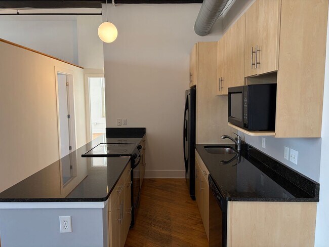 Building Photo - Sleek Manhattan Style Urban Condo Now Available in Byrne Lofts