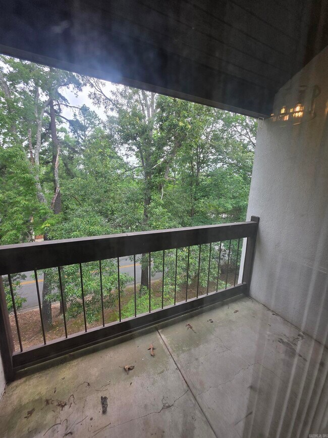 Building Photo - 301 Kings Row Dr