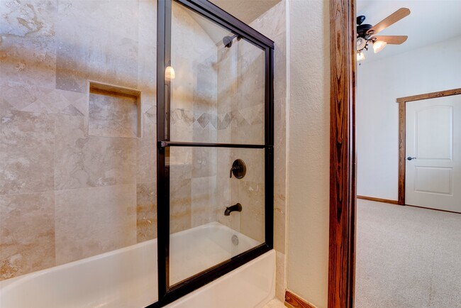 Building Photo - 1426 W 21st St