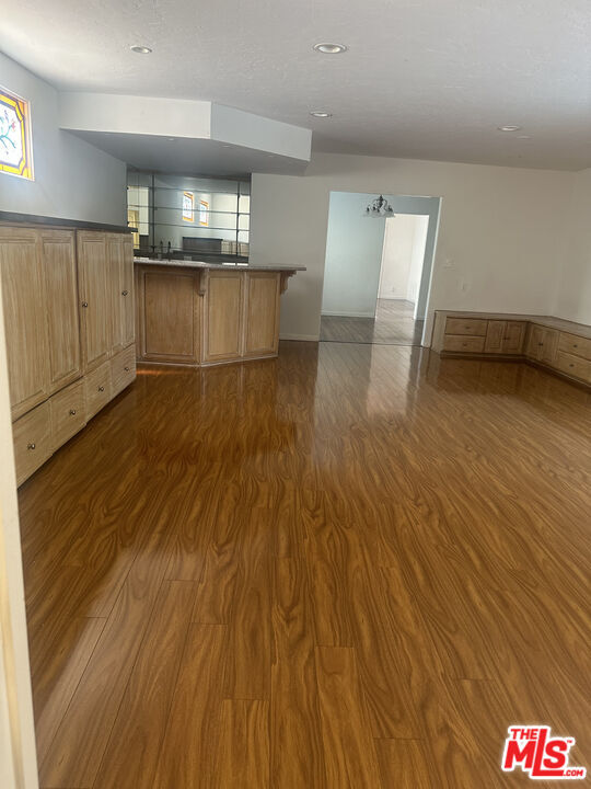 Building Photo - 320 S McCarty Dr