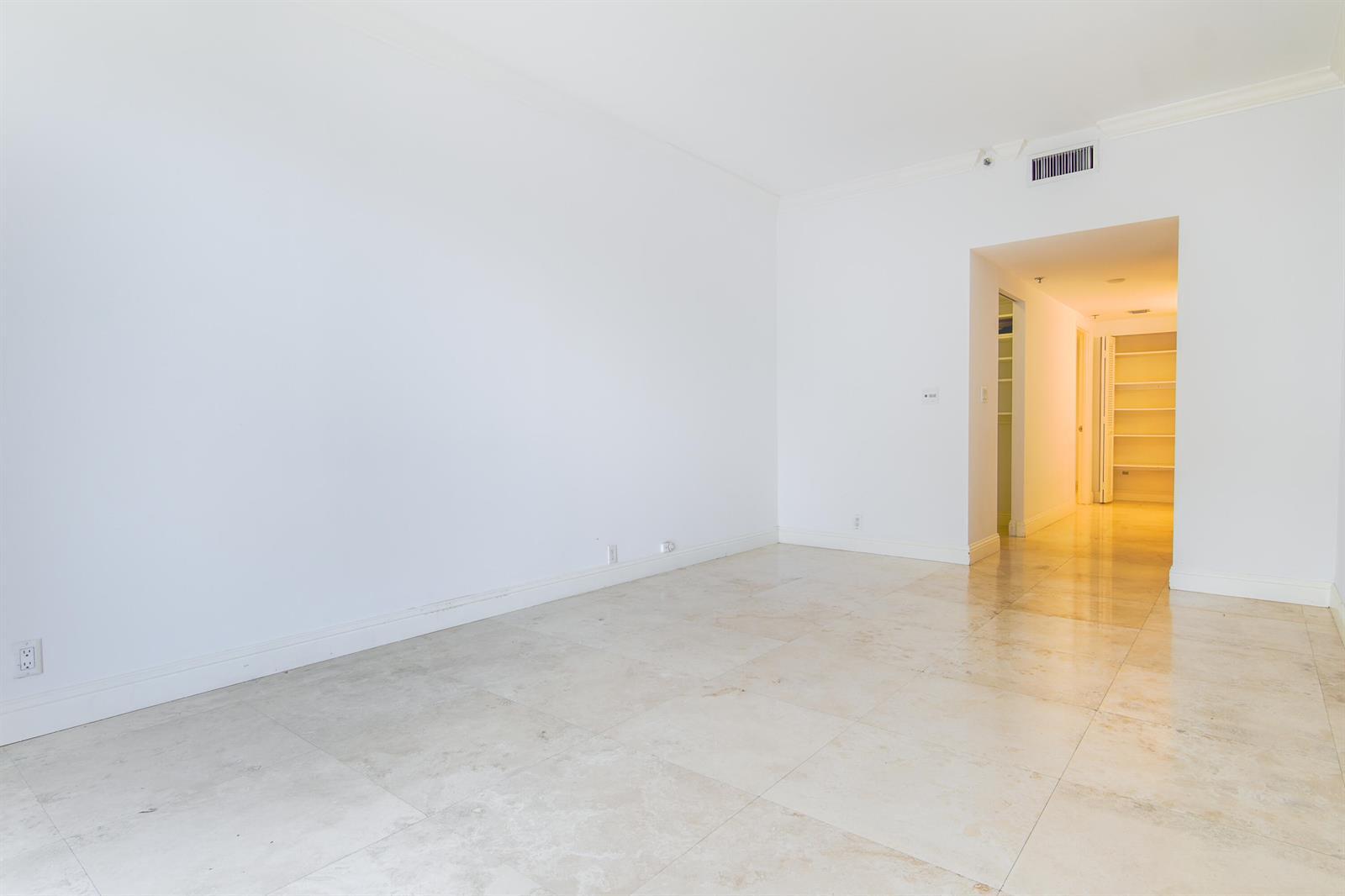 Building Photo - 251 Crandon Blvd