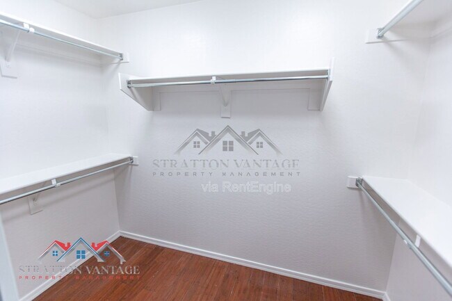 Building Photo - 110 Cholla St