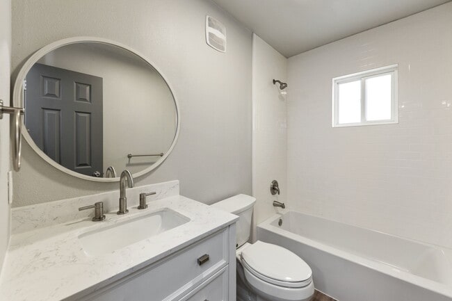 Building Photo - 203 N Milby St
