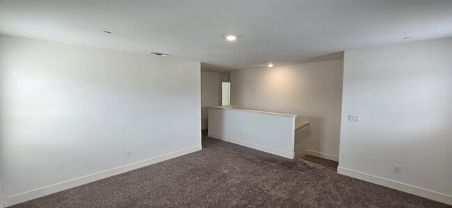 Building Photo - Atwater 5 Bedroom 3.5 Bathroom Home