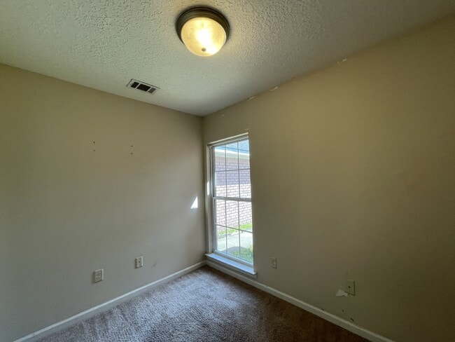 Building Photo - Home For Rent