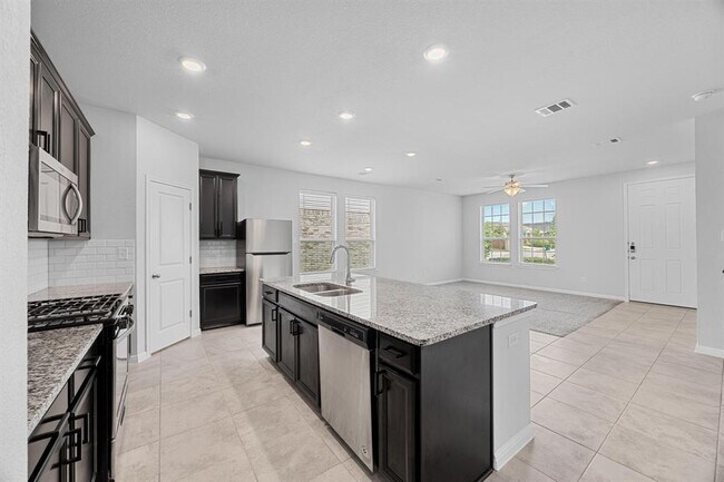 Building Photo - 6017 Pleasanton Pkwy