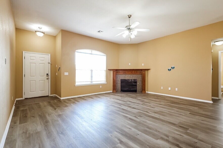 Building Photo - 2321 Fruitful Dr