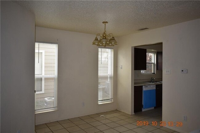 Building Photo - 1908 West Loop