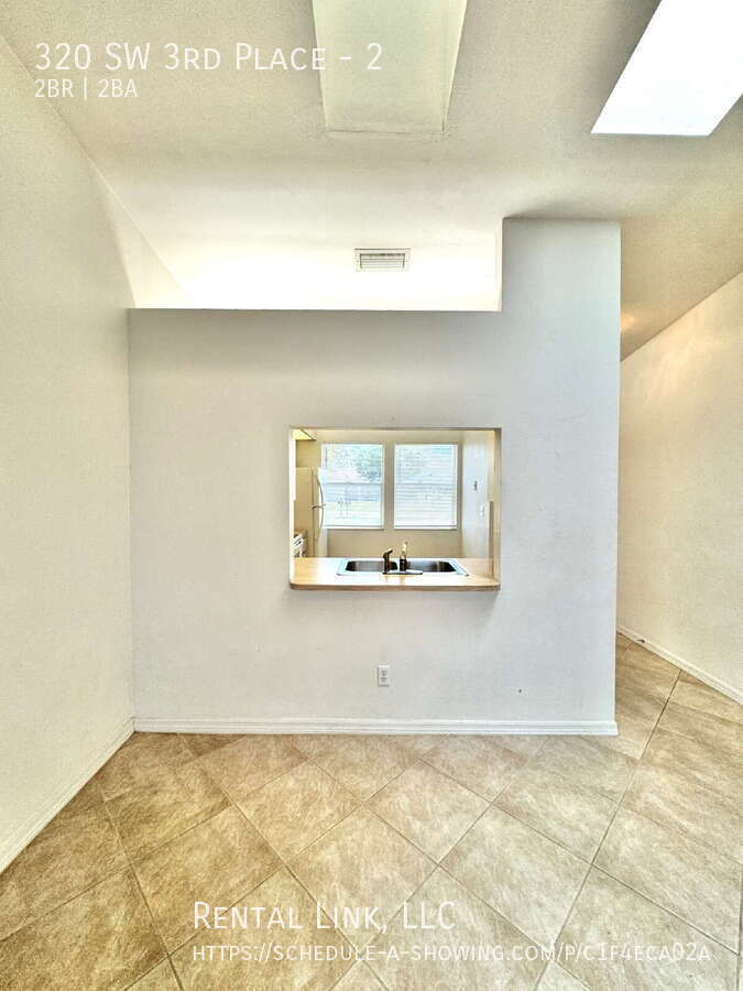 Building Photo - 320 SW 3rd Pl