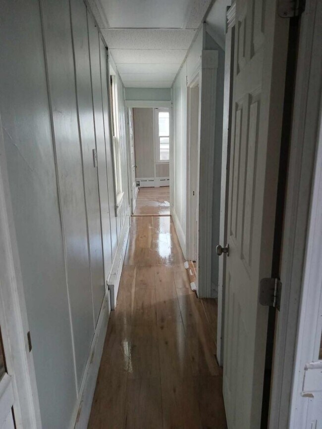 Building Photo - 719 Seneca St