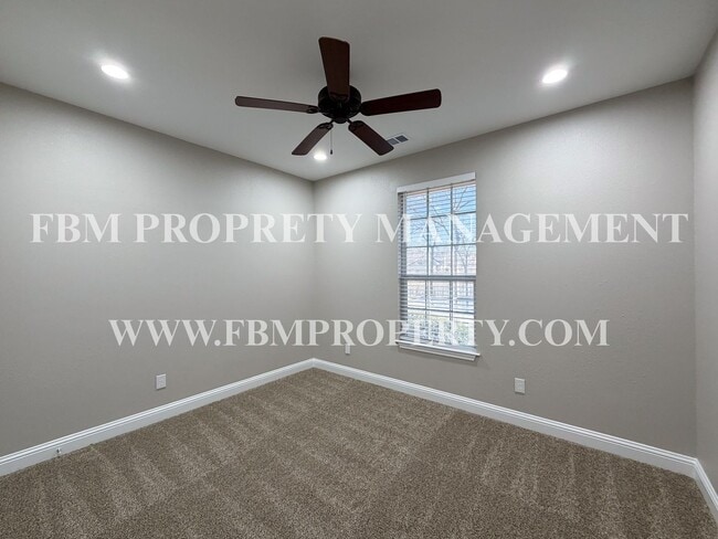 Building Photo - Hidden Creek Townhomes, Unit F - Cozy 2 Bedroom, 1 Bathroom Home in Ennis, TX!