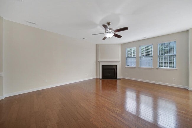 Building Photo - Lovely 3 Bed 2.5 Bath Townhome in Blakeny