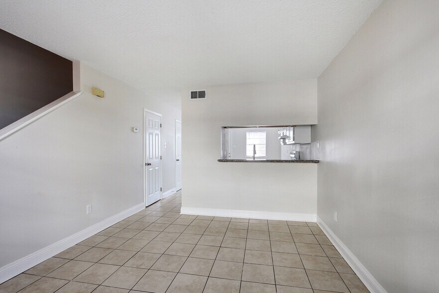 Building Photo - 8897 Richmond Dr