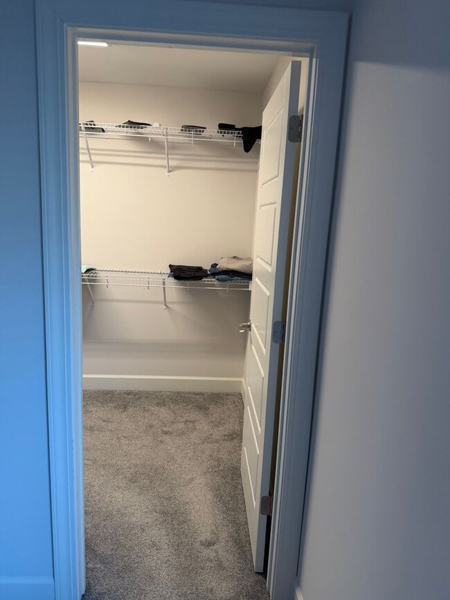 Building Photo - 3 Bedroom 2.5 Bath Townhome is the Madison Park area!!!