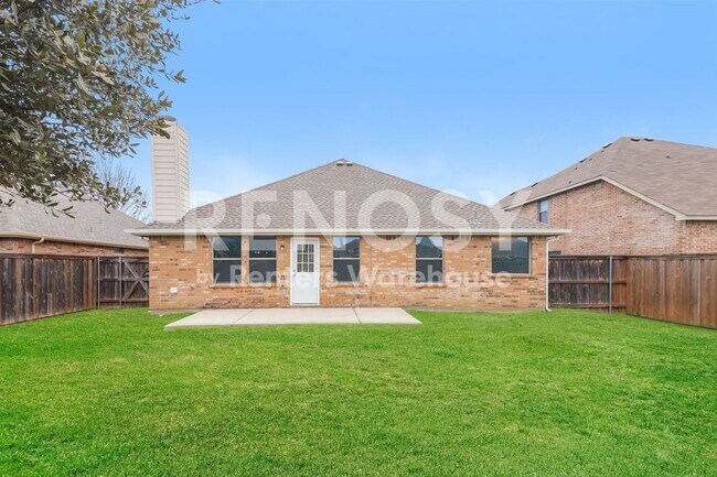 Building Photo - 1096 Oakbrook St