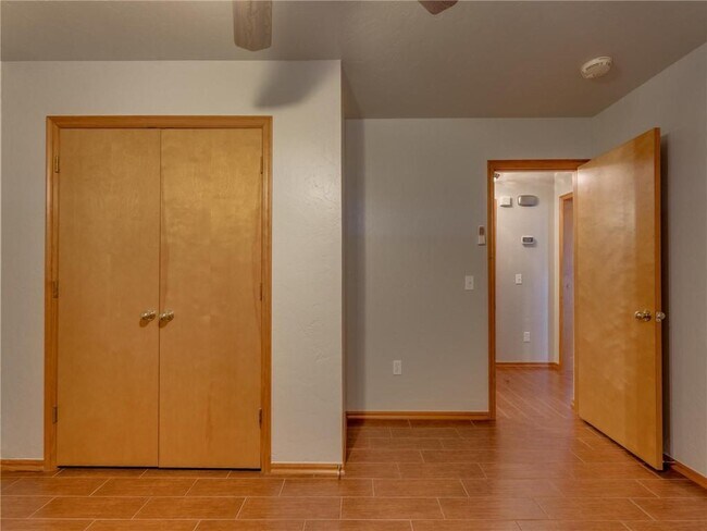 Building Photo - 1004 SW 127th Pl